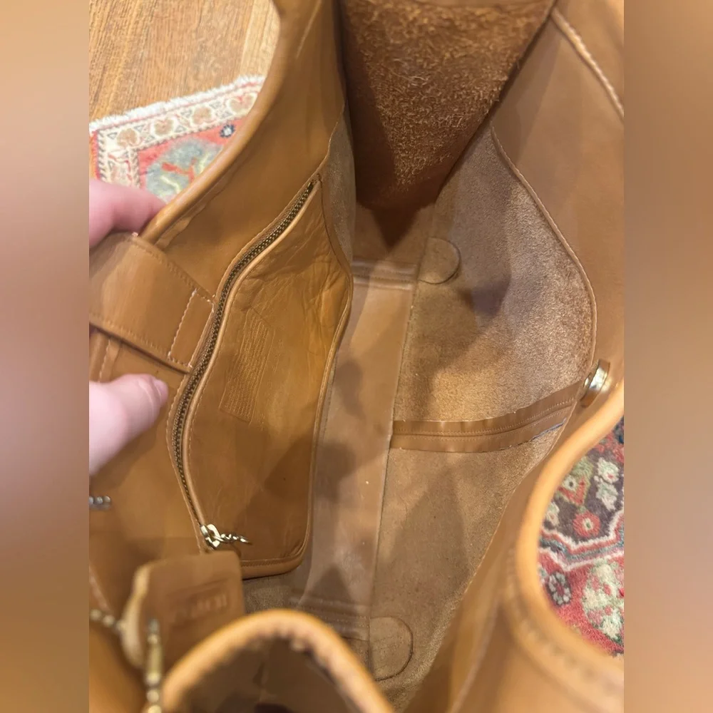 Rare Vintage Coach Ergo Shopper Shoulder Bag 9035 in “Toffee” Tan Leather - Picture 13 of 15